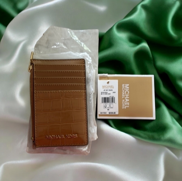 Michael Kors Jet Set Travel Medium Top-Zip Card Case - Picture 5 of 5